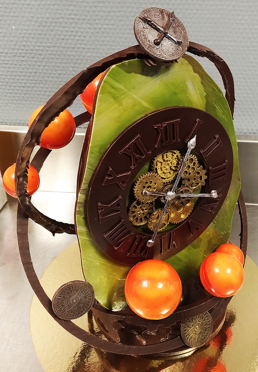 Pâtisserie Torres - Pour Pâques, nous avons réalisé une pièce chocolat  artistique qui sera exposée en boutique à partir de mercredi, elle inaugure  la présentation de notre gamme de moulages de Pâques